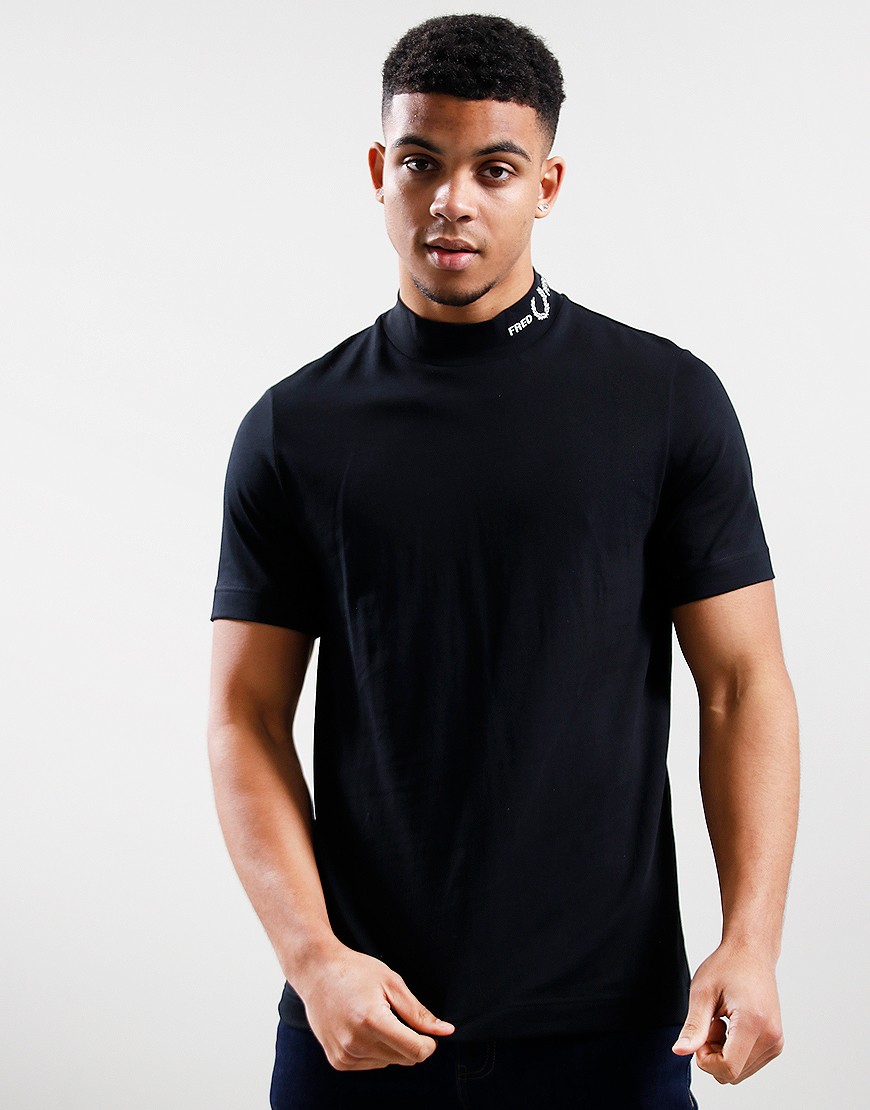 Black collar t shirt online hot sale